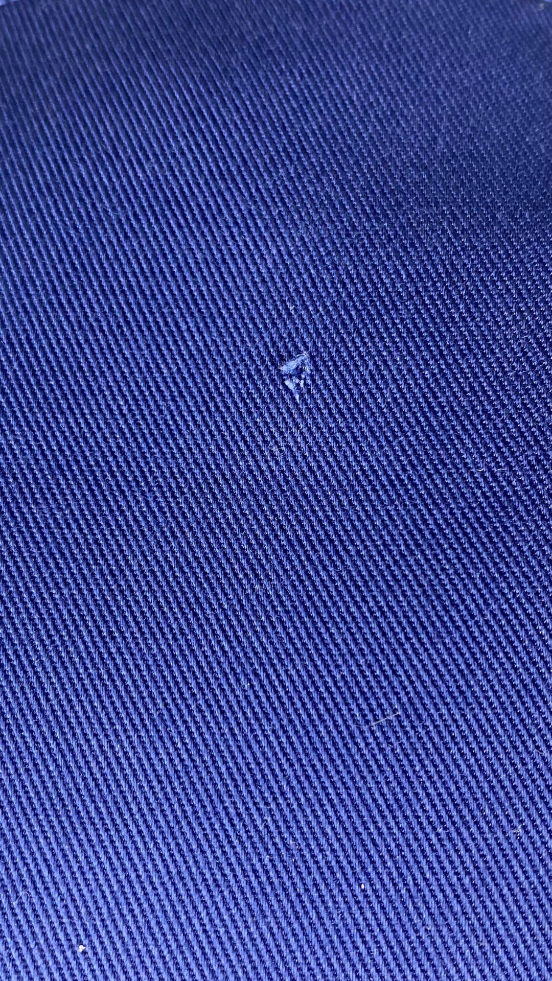 Combinaison courte ample et fluide avec poches Contemporaine par Simons, taille medium. Vue du petit picot de fil au haut du dos.