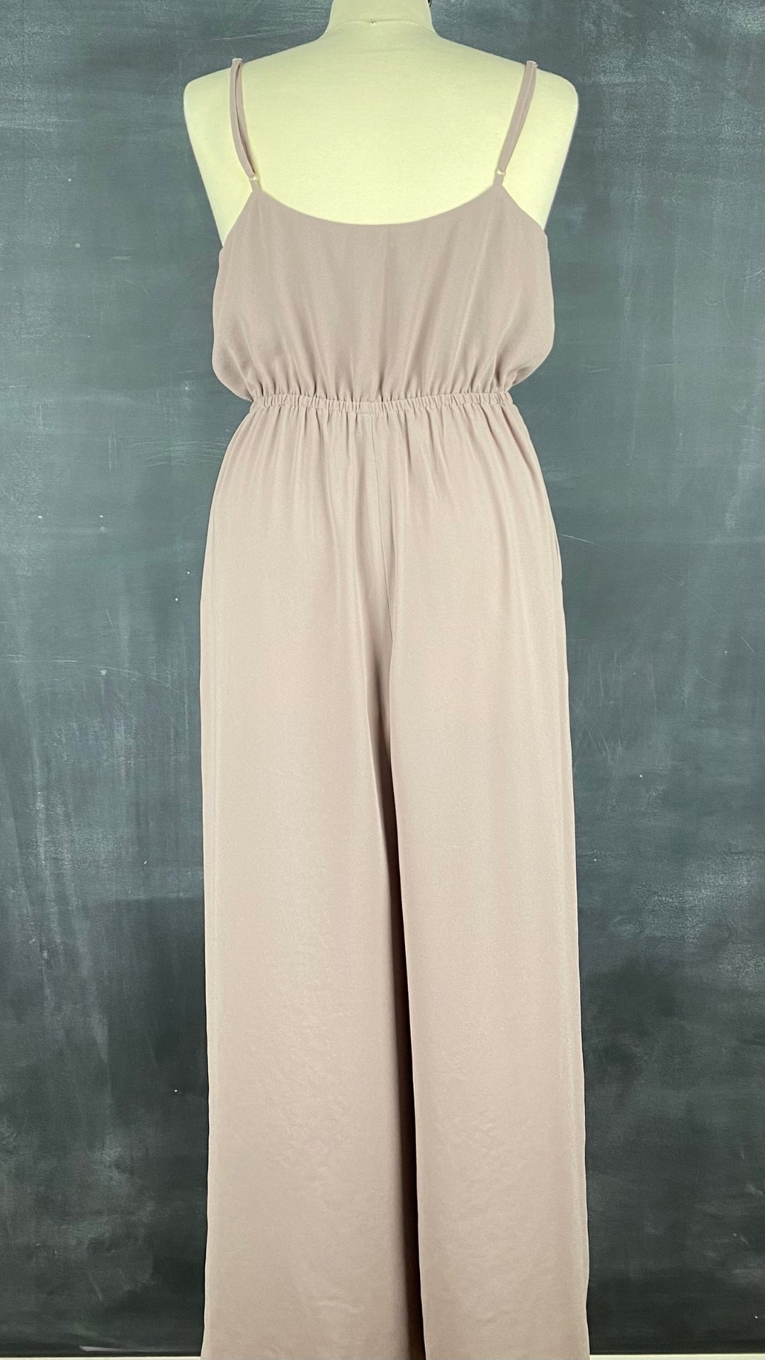 Combinaison haut cache coeur et jambes larges Wilfred chez Aritzia, taille medium. Vue de dos.