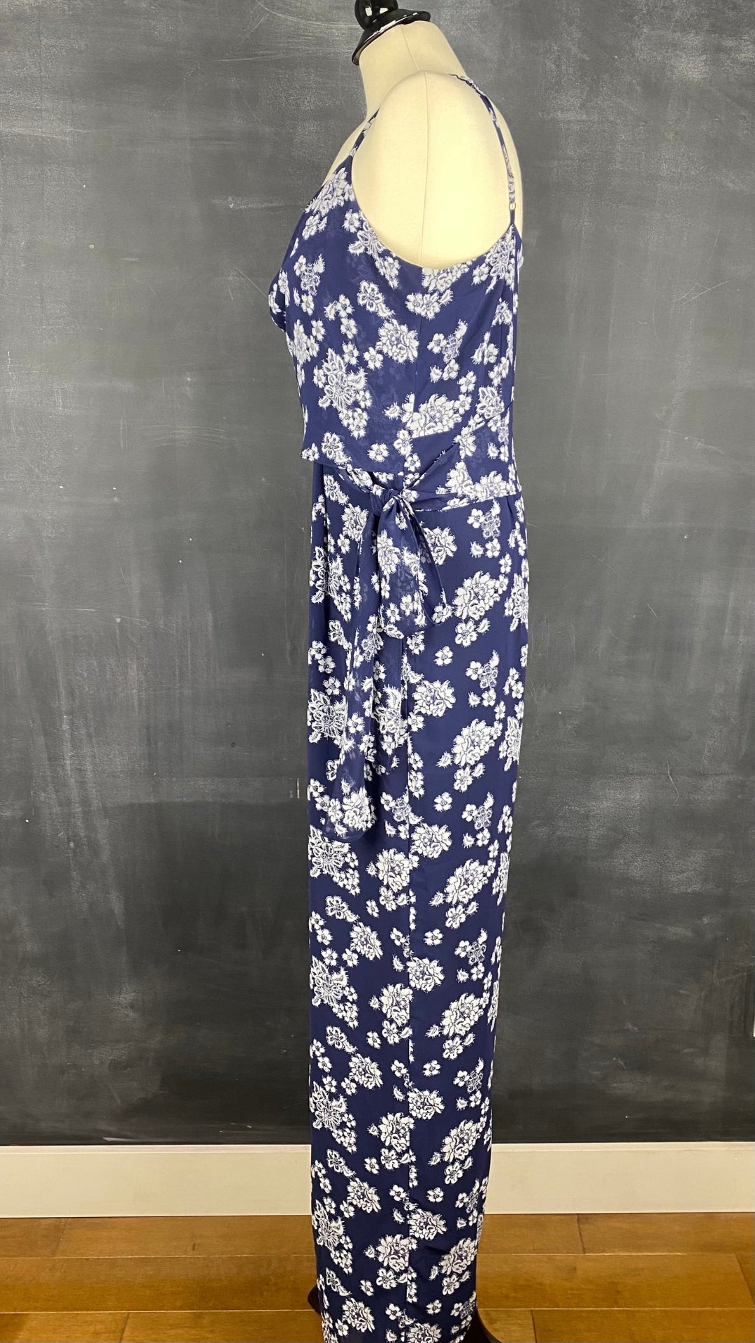 Combinaison longue fleurie chic Michael Kors, taille large. Vue de cÎté.