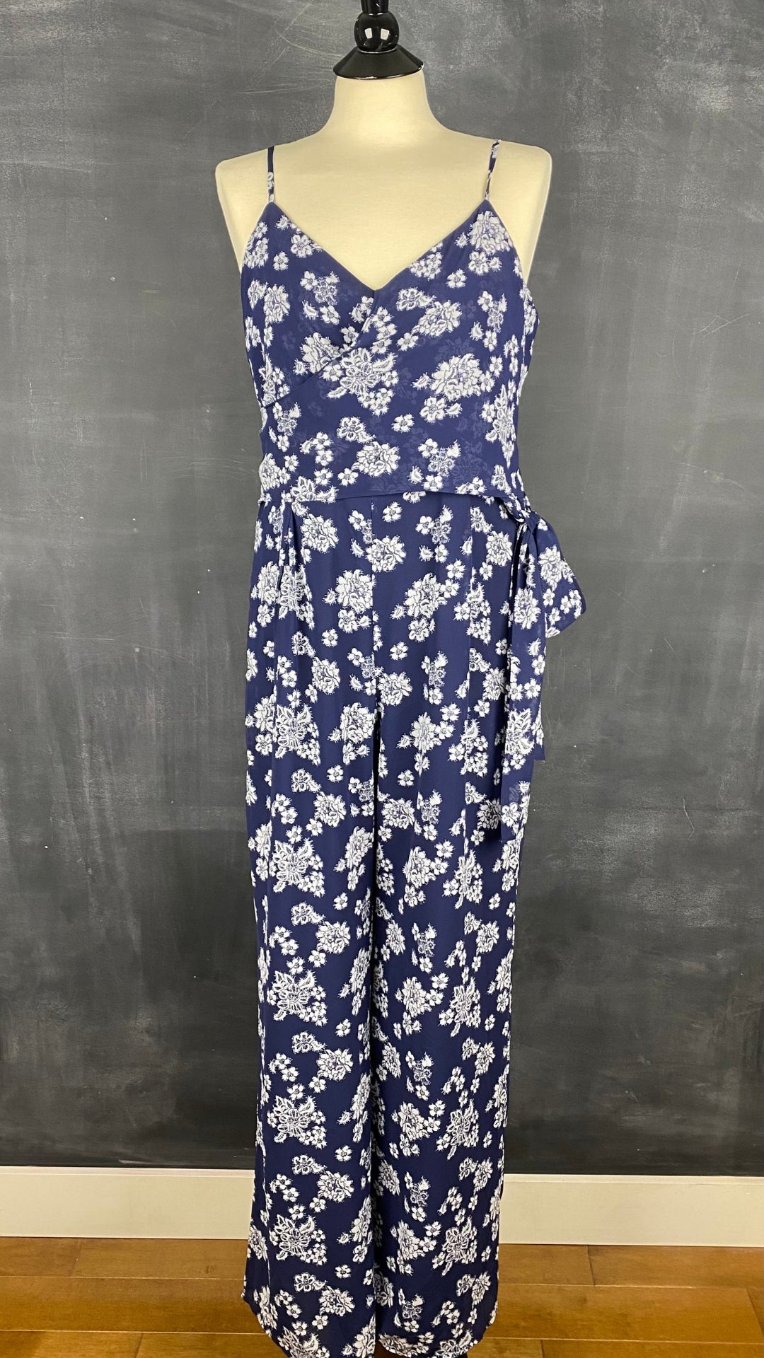 Combinaison longue fleurie chic Michael Kors, taille large. Vue de face.