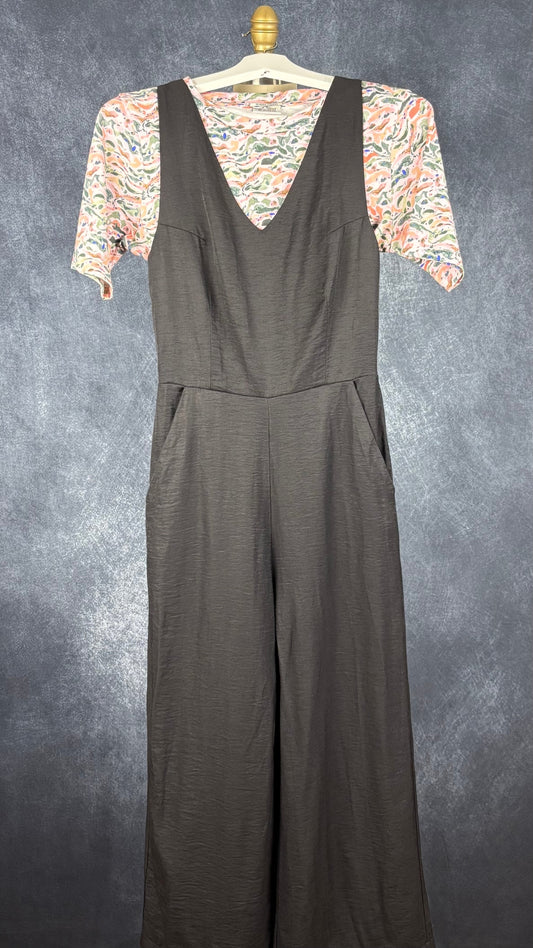 Combinaison noire/charcoal foncé Cristina Lei, taille xs. Vue de l'agencement avec le chandail à motifs colorés Scotch & Soda.