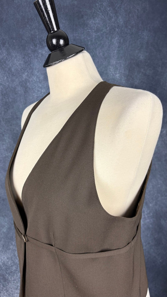 Gilet sans manches en laine vintage Tristan & Iseut, taille large (m). Vue de l'encolure.