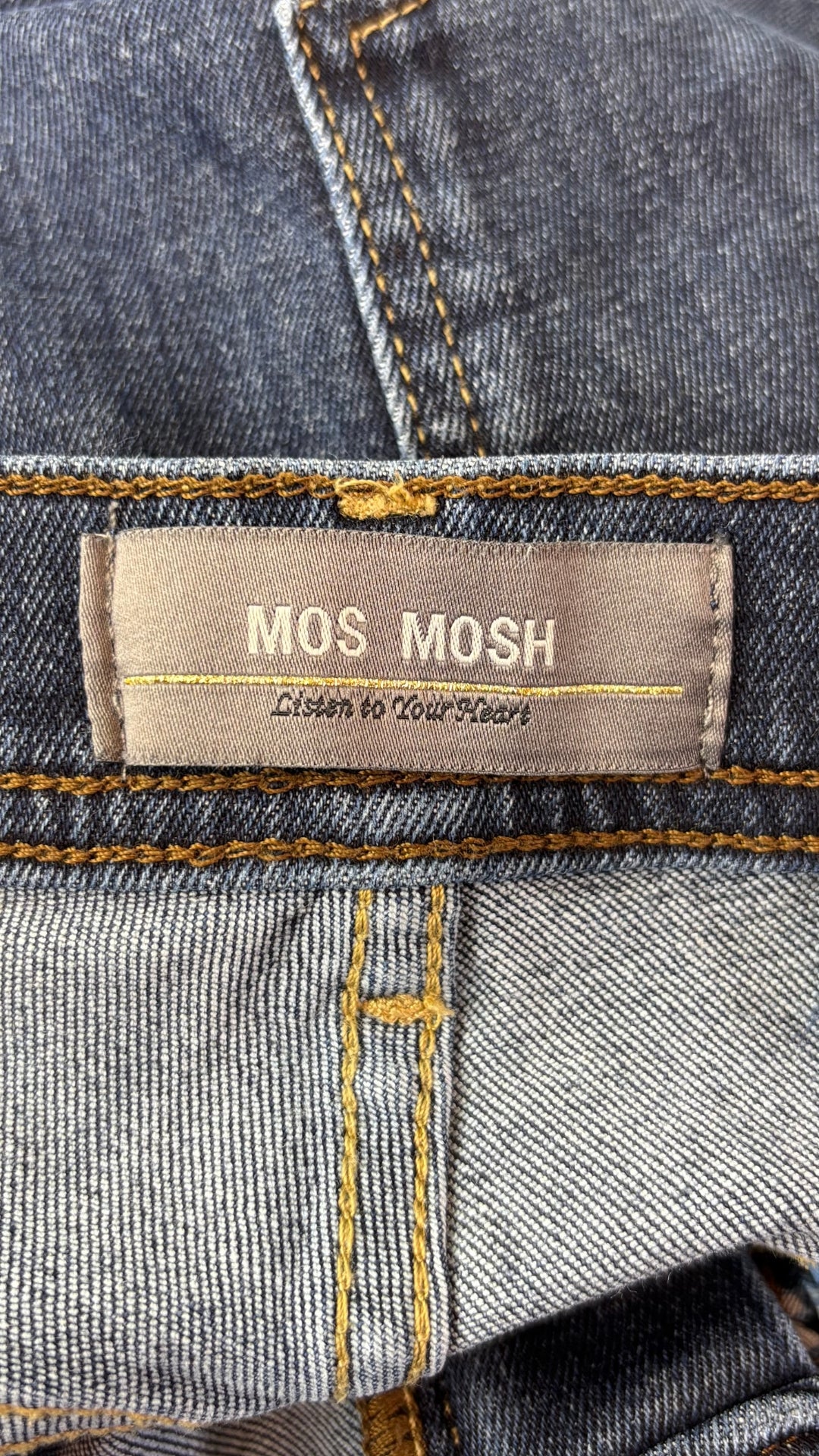 Jeans foncé Mos Mosh taille 25. Vue de l'étiquette.