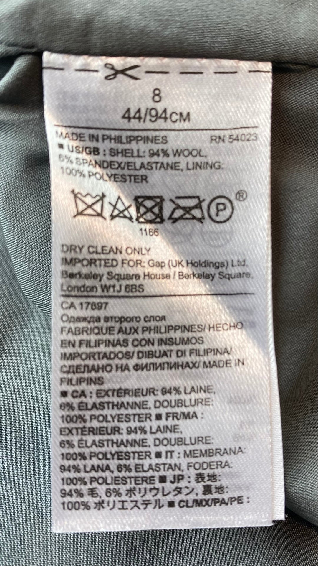 Jupe à carreaux en fin lainage gris et noir Banana Republic, taille 8. Vue de l'étiquette de composition et entretien.