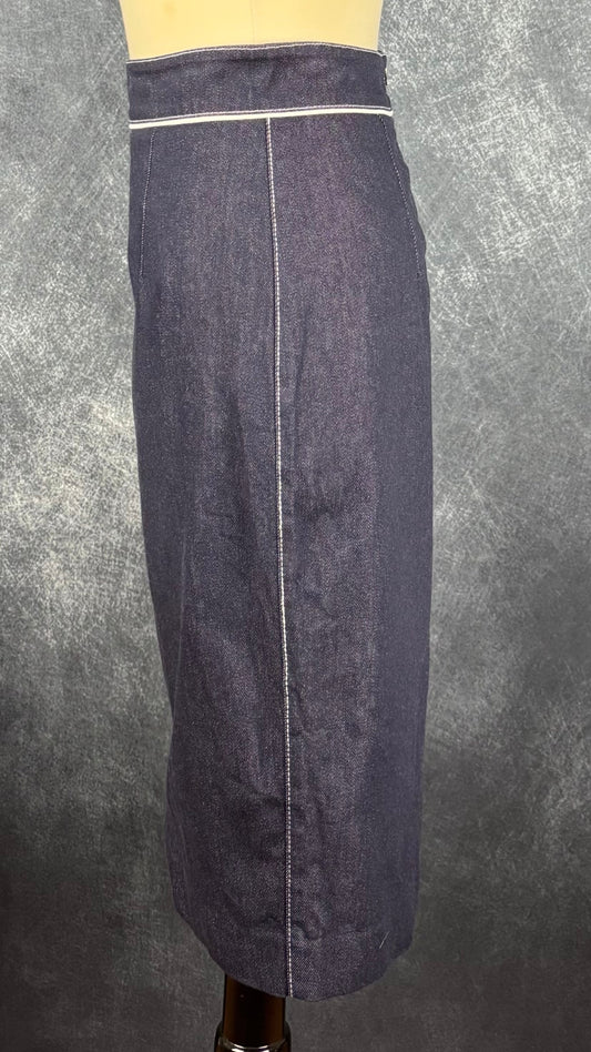 Jupe crayon en jeans foncé Judith & Charles, taille 6. Vue de côté.