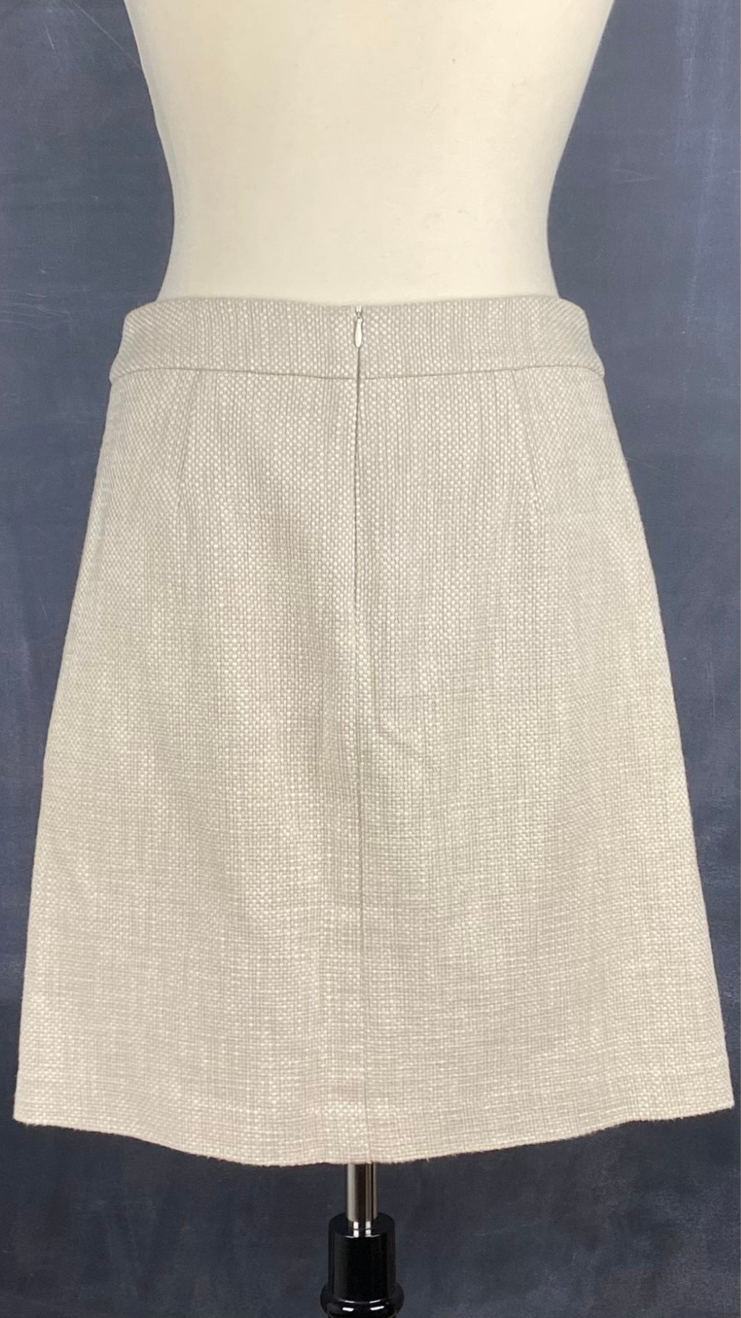 Jupe crème et sable en tweed Tristan, taille 8. Vue de dos.