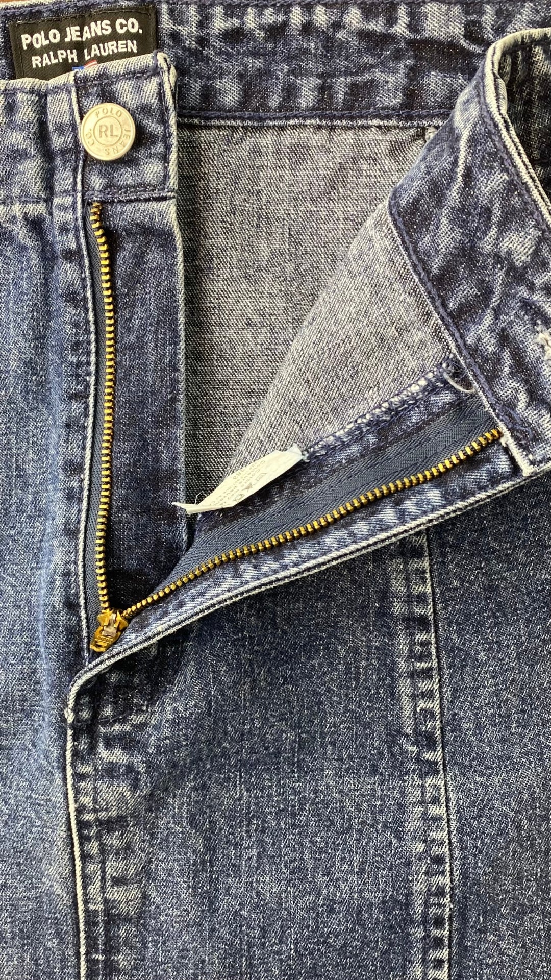Jupe en jeans classique Polo Jeans Co. Ralph Lauren, taille 14. Vue de la braguette. Vêtements seconde main pour femmes | Boutique Revêtir