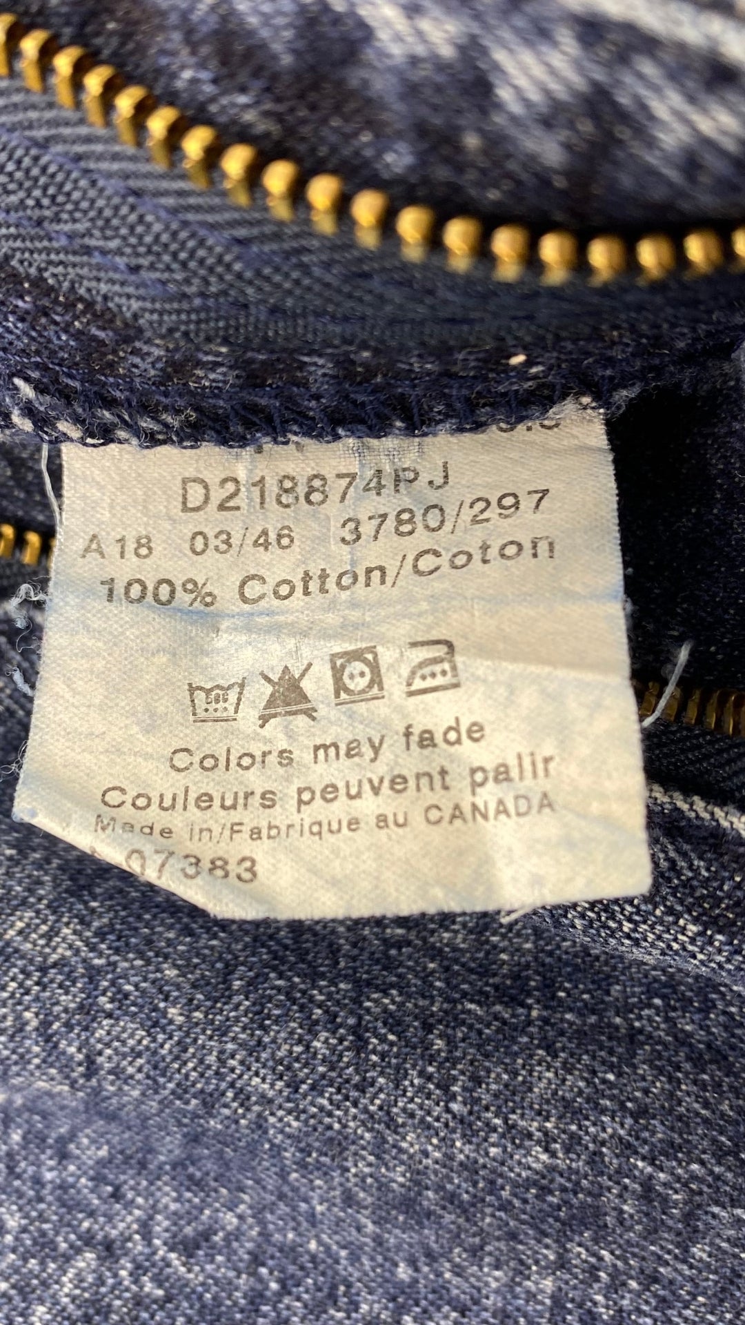 Jupe en jeans classique Polo Jeans Co. Ralph Lauren, taille 14. Vue de l'étiquette de composition et entretien. Vêtements seconde main pour femmes | Boutique Revêtir