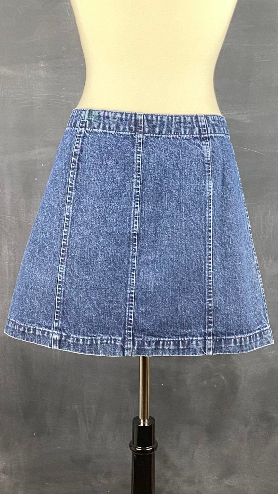 Jupe en jeans classique Polo Jeans Co. Ralph Lauren, taille 14. Vue de dos. Vêtements seconde main pour femmes | Boutique Revêtir