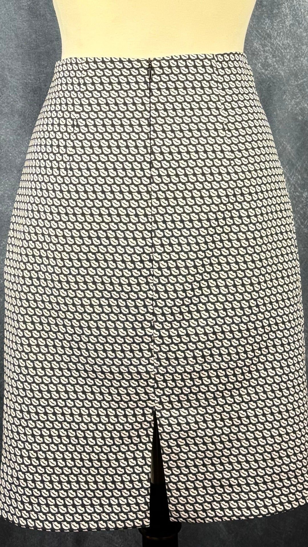 Jupe à motifs de lèvres Tristan, taille 6. Vue de dos.