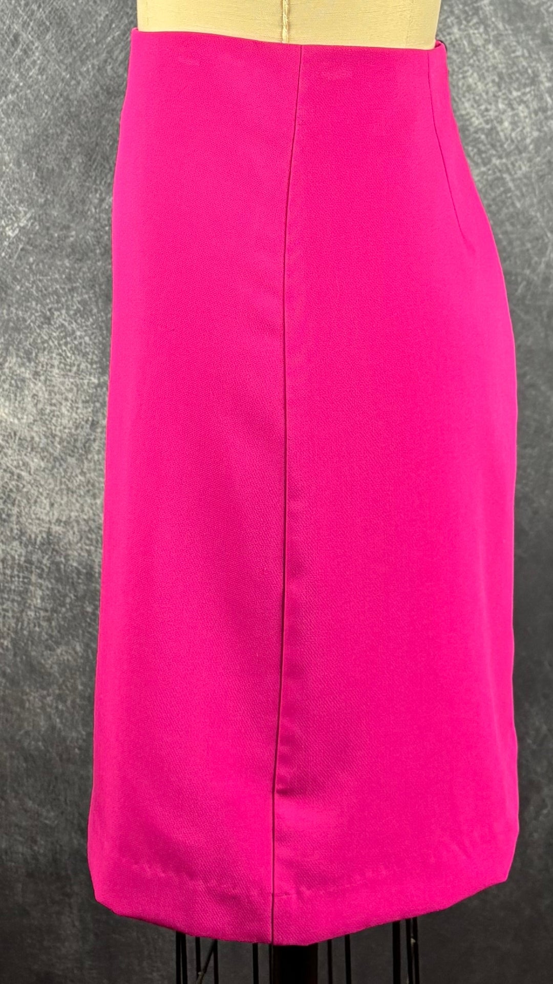 Jupe ligne A fuchsia Joie, taille 6. Vue de côté.