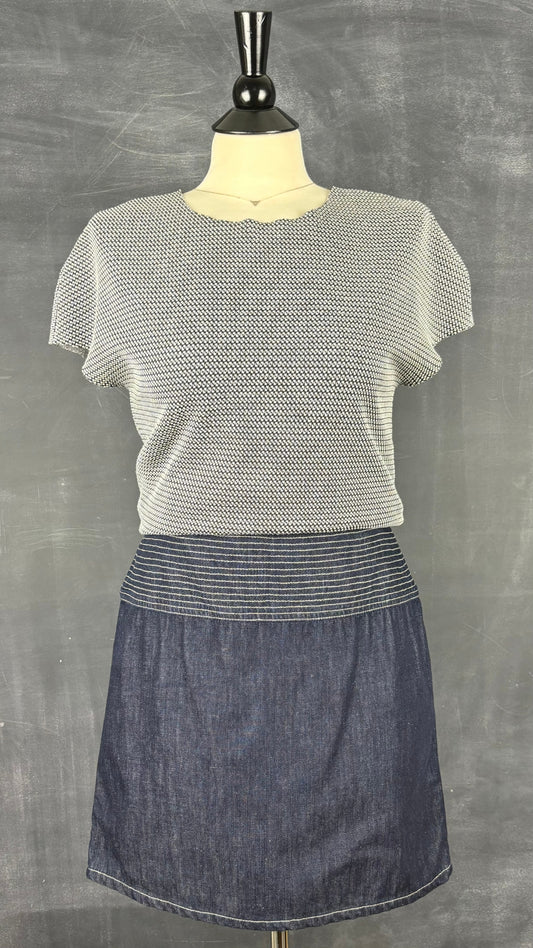 Jupe luxueuse en jeans Versace jeans Couture, taille s/m. Vue de l'agencement avec le chandail Imperial.