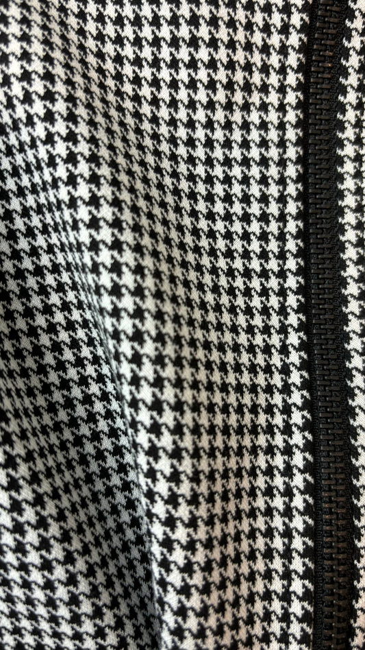 Jupe pied de poule avec fermeture à glissière centrale Tristan, taille 2 (small). Vue de près du tissu.