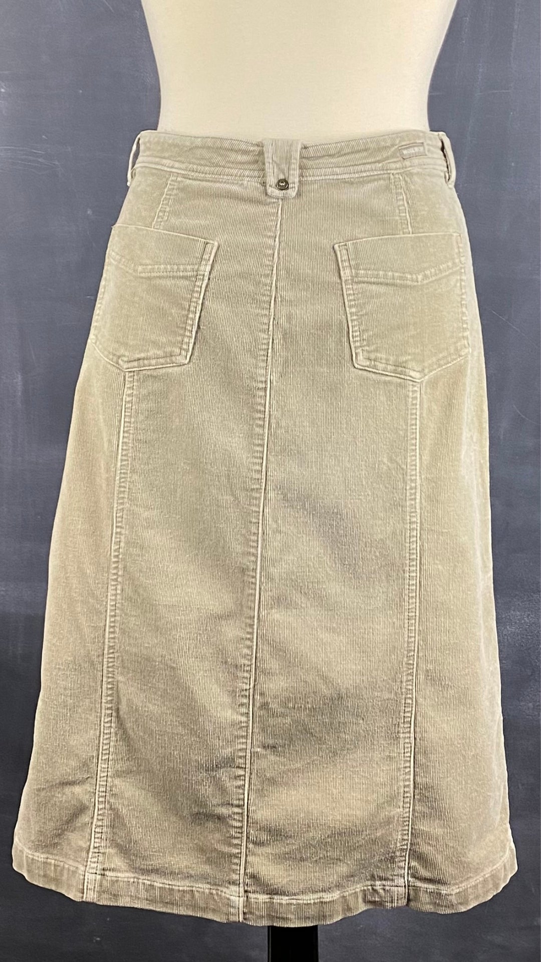 Jupe sable en velours côtelé extensible Woolrich, taille 6. Vue de dos.