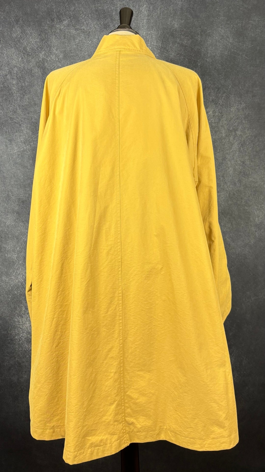 Manteau jaune paille Olsen collection, taille 18 (lxl). Vue de dos.