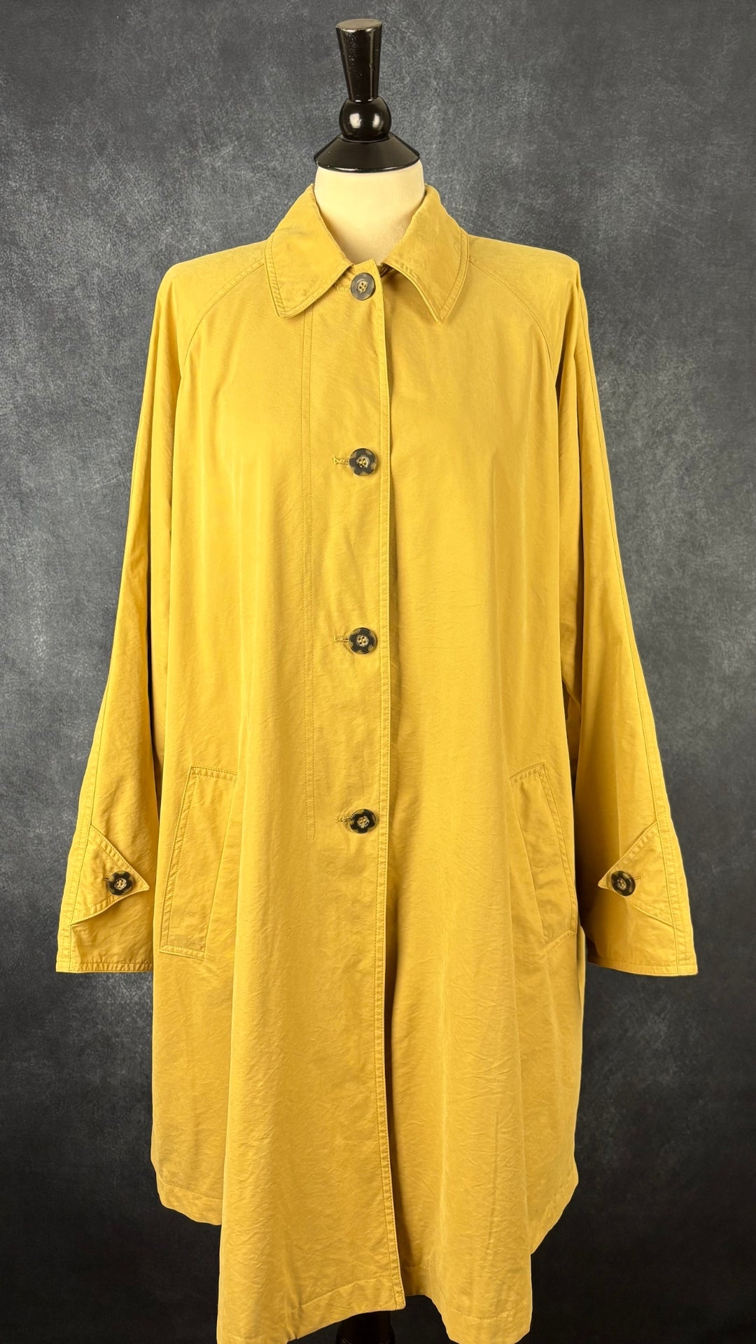 Manteau jaune paille Olsen collection, taille 18 (lxl). Vue de face.