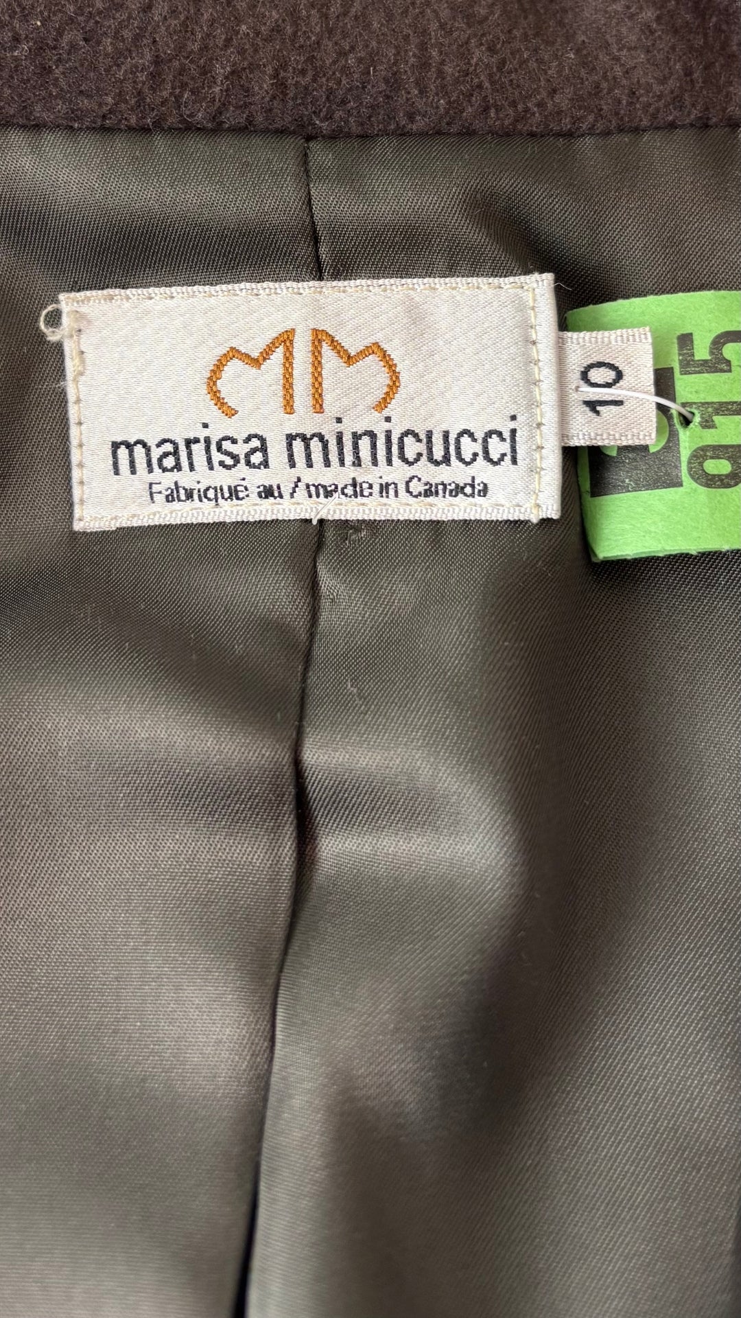 Manteau long en laine et angora vintage brun chocolat Marisa Minicucci, taille 10, estimée à large. Vue de l'étiquette.