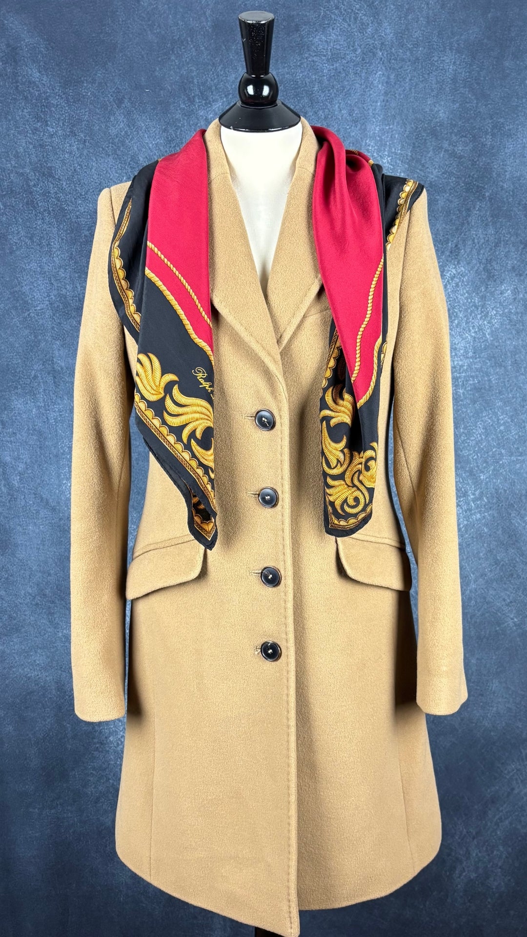 Manteau chameau en mélange de laine Esprit, taille 6. Vue de l'agencement avec le foulard Ralph Lauren.