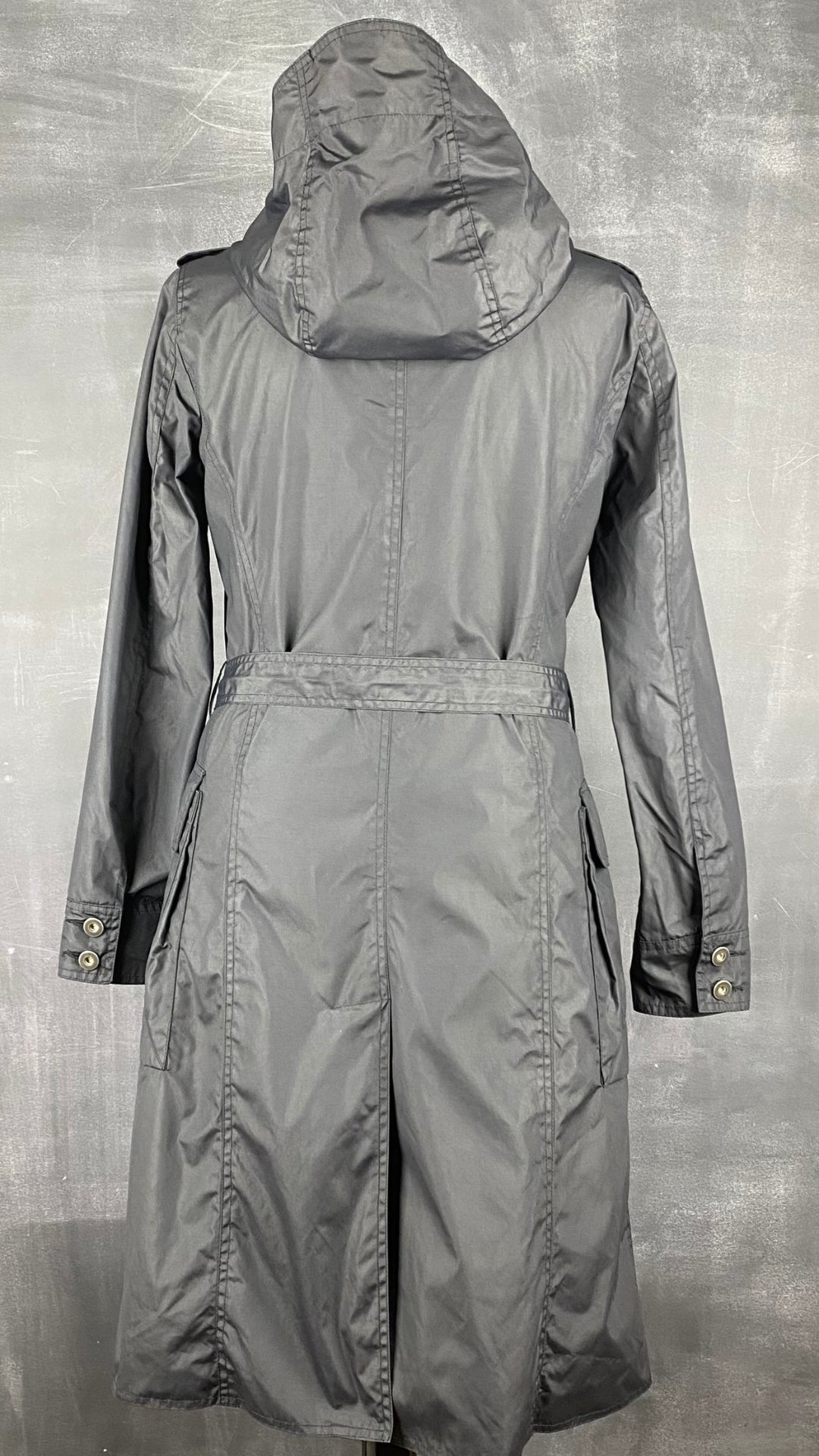 Manteau noir imperméable style trench M0851, taille 2 (xxs-xs-s). Vue de dos.