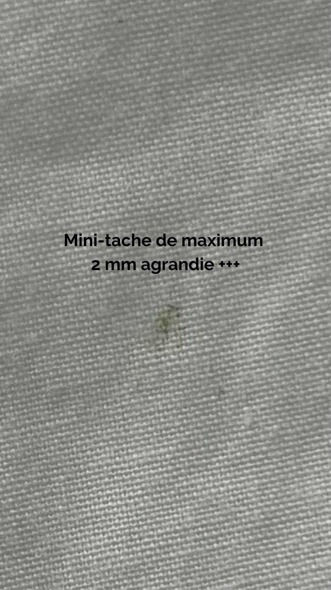 Pantalon très ample blanc style jupe avec broderie anglaise au bas des jambes. Marque French Connection, taille extra small, équivalent à 4. Vue d'un mini tache agrandie.