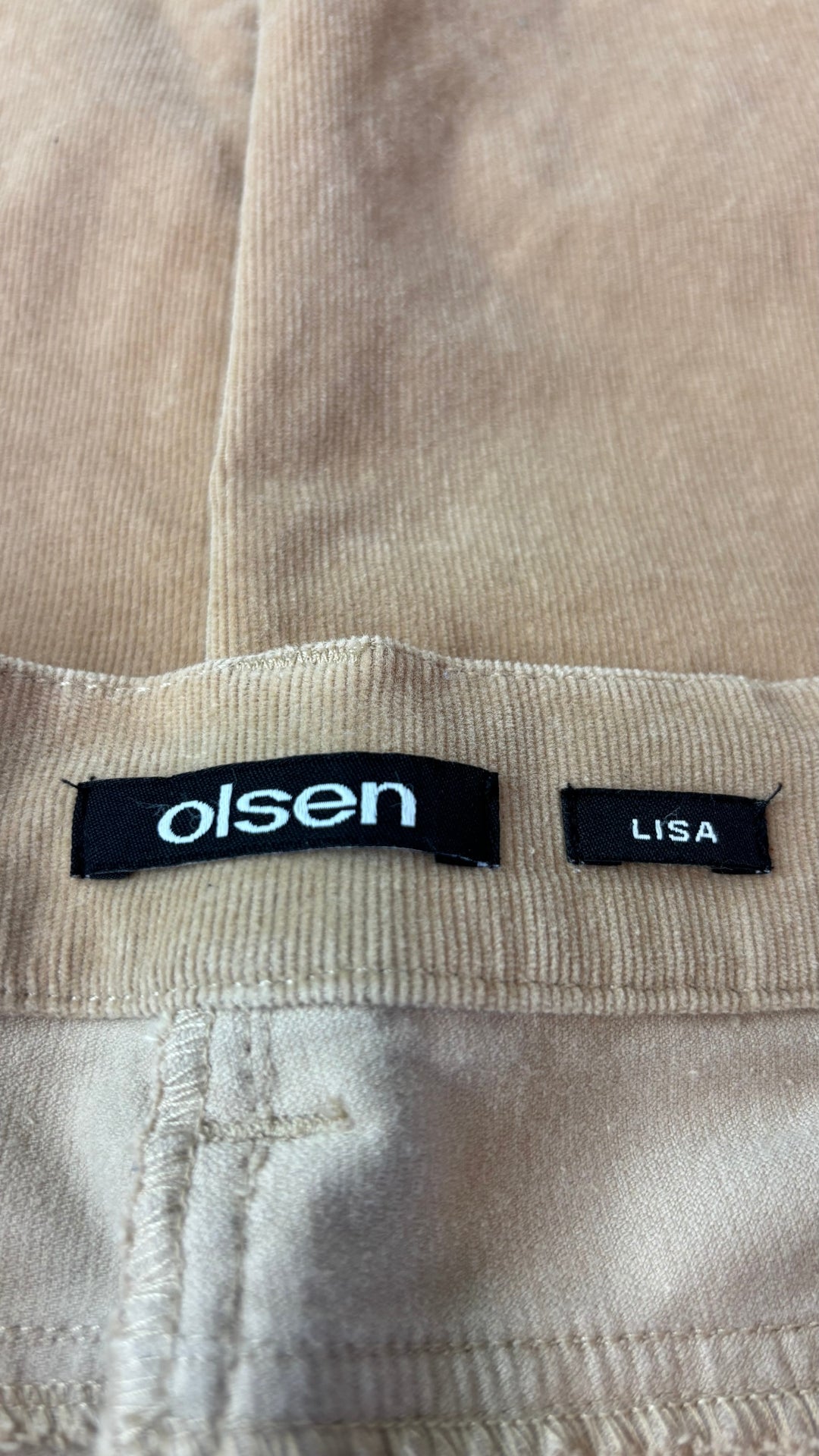 Pantalon beige tan en fin velours côtelé Olsen (modèle Lisa), taille 4 (xs/s). Vue de l'étiquette.