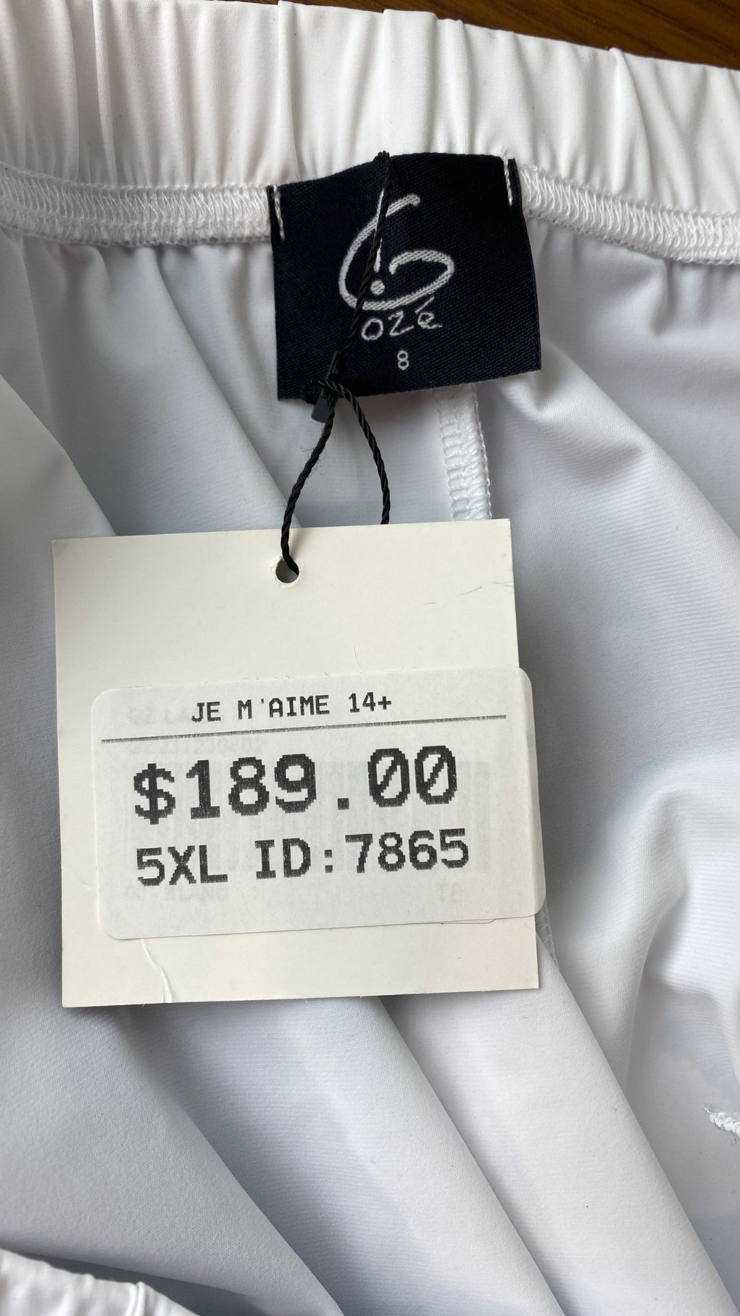 Pantalon blanc à jambe large G!ozé, taille 5xl. Vue de l'étiquette de prix et taille.