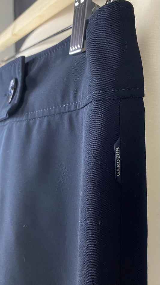 Pantalon chic à jambe large Atelier Gardeur, taille 8. Vue de côté.