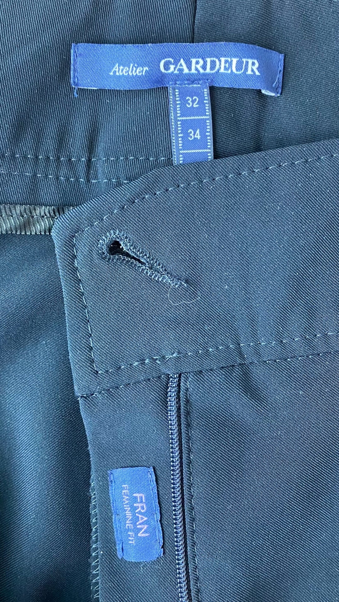 Pantalon chic à jambe large Atelier Gardeur, taille 8. Vue de l'étiquette de marque et modèle.
