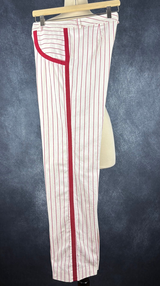 Pantalon crème à rayures rouges Andy The Anh Pow, taille 12. Vue de côté.