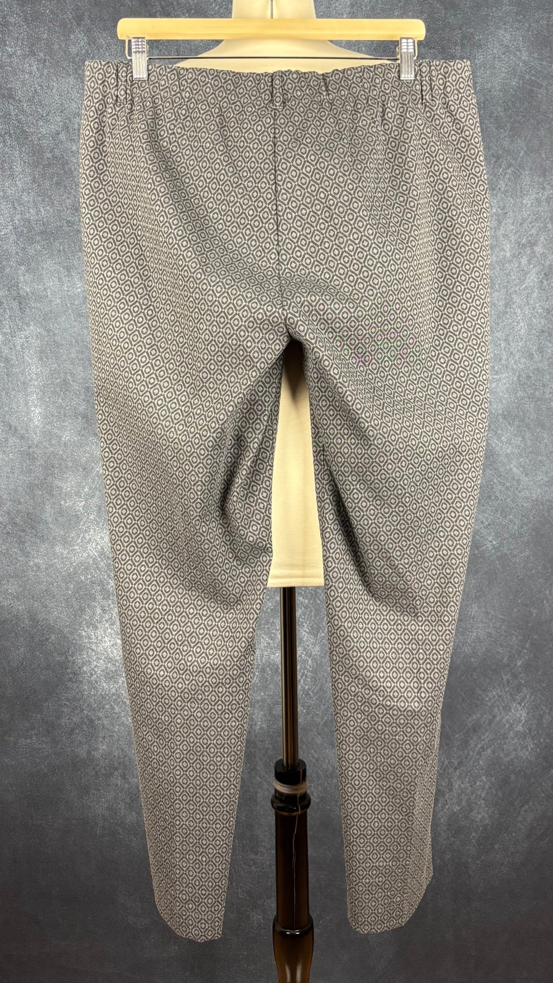 Pantalon extensible à motifs ton sur ton Samoon by Gerry Weber taille 16 (46). Vue de dos.