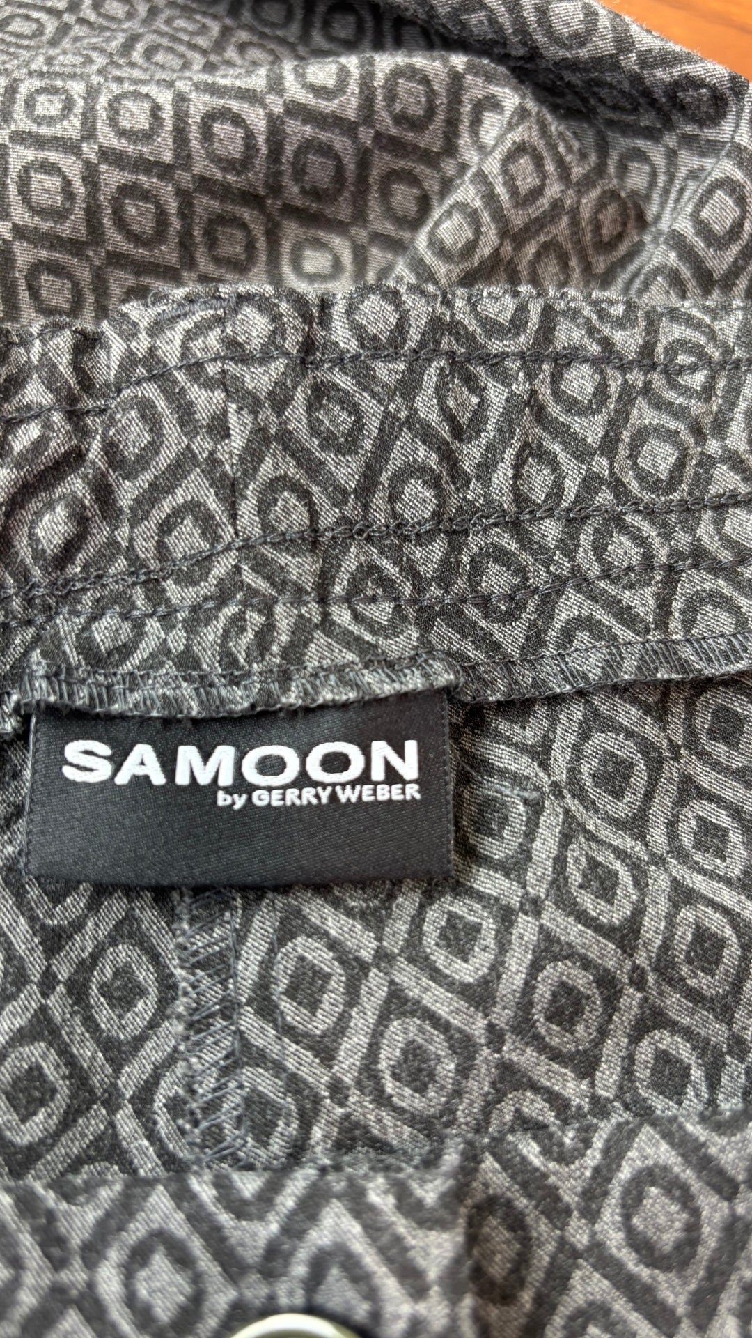 Pantalon extensible à motifs ton sur ton Samoon by Gerry Weber taille 16 (46). Vue de l'étiquette.
