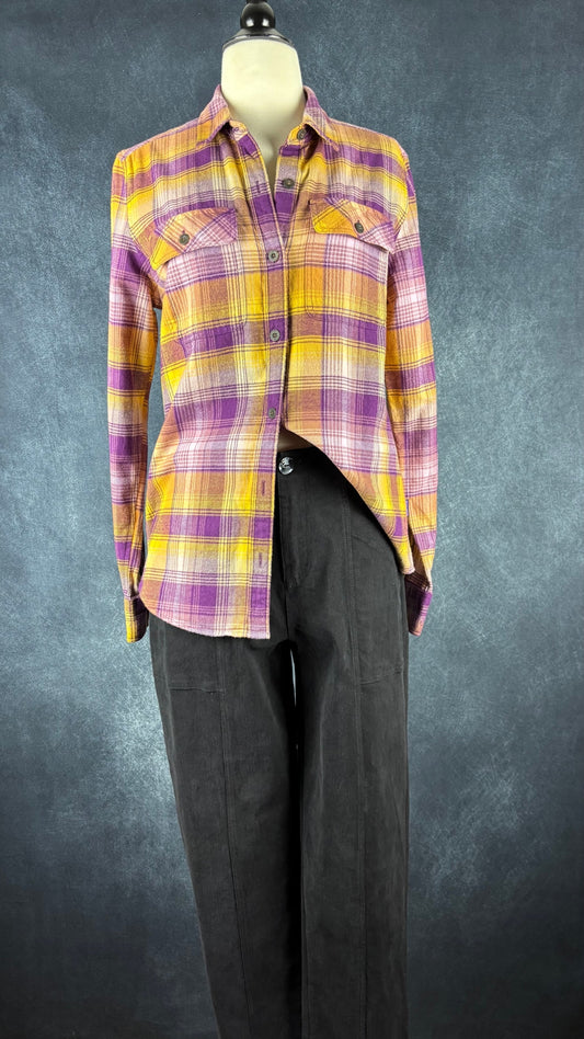 Pantalon en coton noir coupe fuselée Livom, taille 8 (s/m). Vue de l'agencement avec la chemise en flanelle Patagonia.