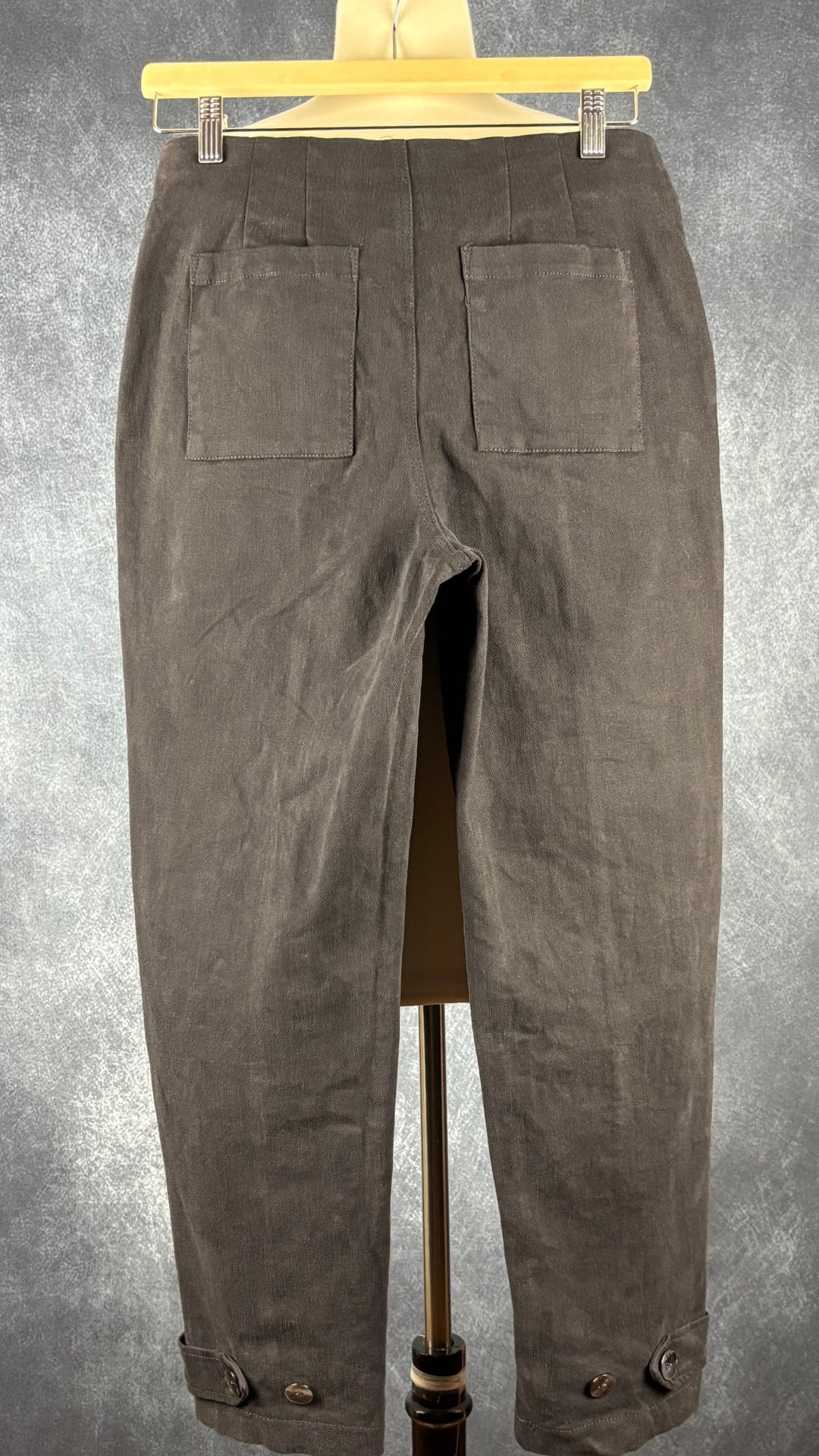 Pantalon en coton noir coupe fuselée Livom, taille 8 (s/m). Vue de dos.