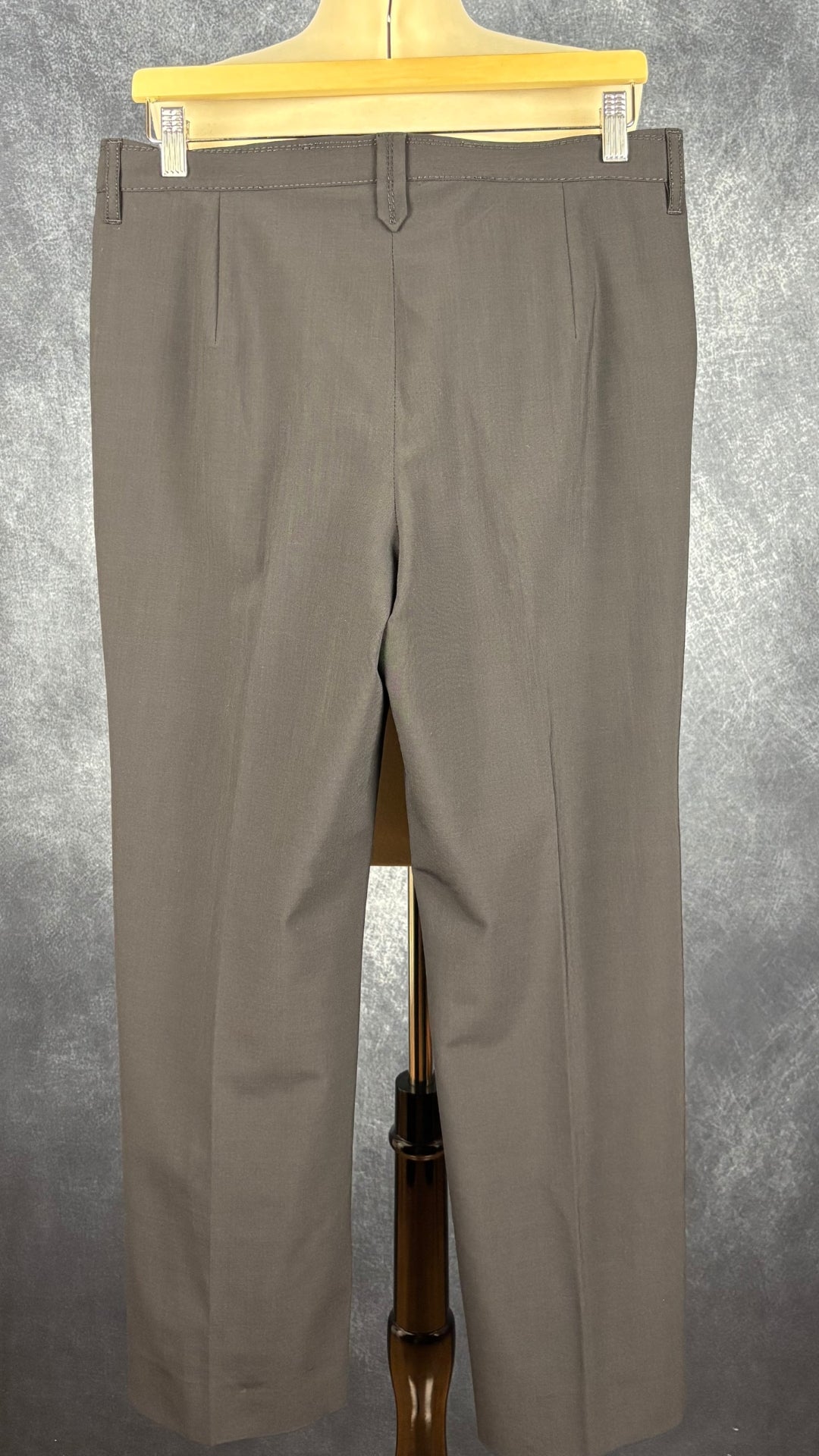 Pantalon noir à jambe droite Brax modèle Rita, taille 29. Vue de dos.