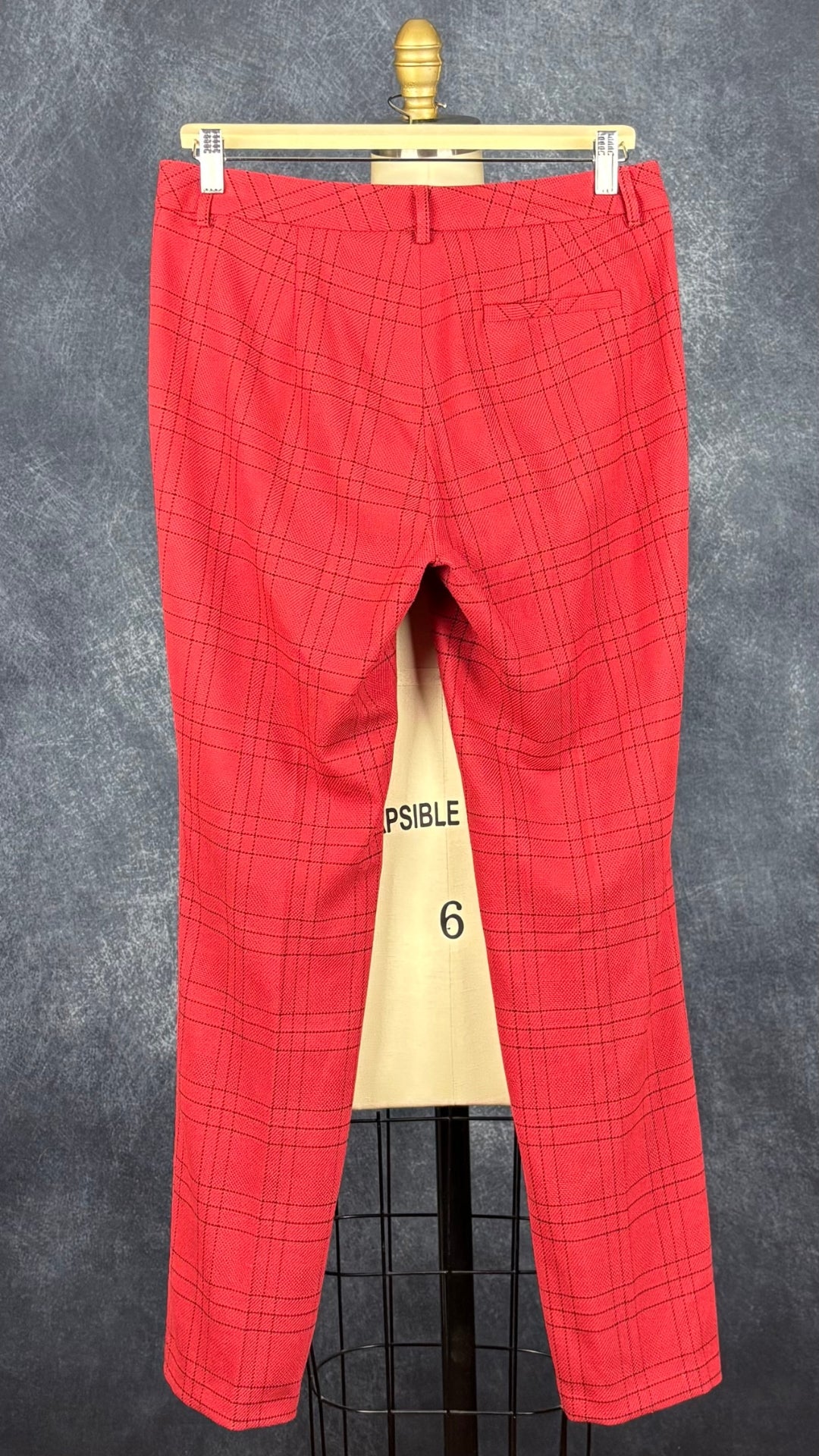 Pantalon rouge orangé à carreaux coupe droite Tristan, taille 6. Vue de dos.