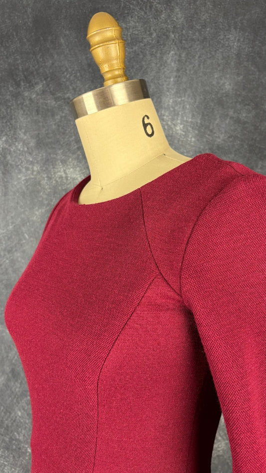 Robe ajustée bordeaux en mélange de laine Sandro, taille 1 (xs). Vue de l'encolure.