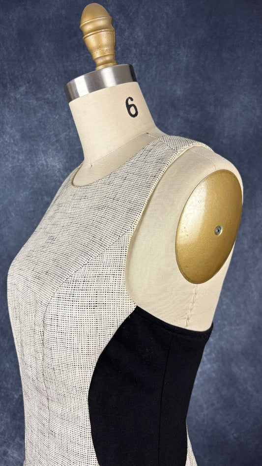 obe ajustée coupe parfaite petits motifs crème et noir Andy The Anh, taille 2 (xs/s). Vue de l'encolure.