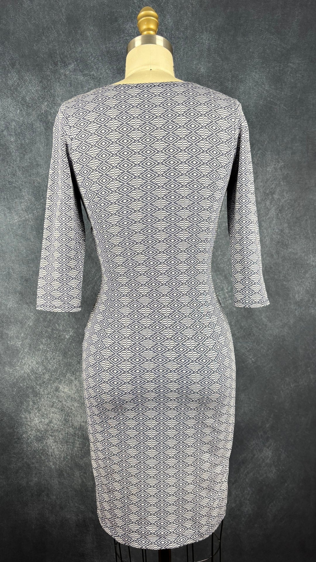 Robe ajustée en fin jacquard à motifs Nadya Toto, taille xs. Vue de dos.
