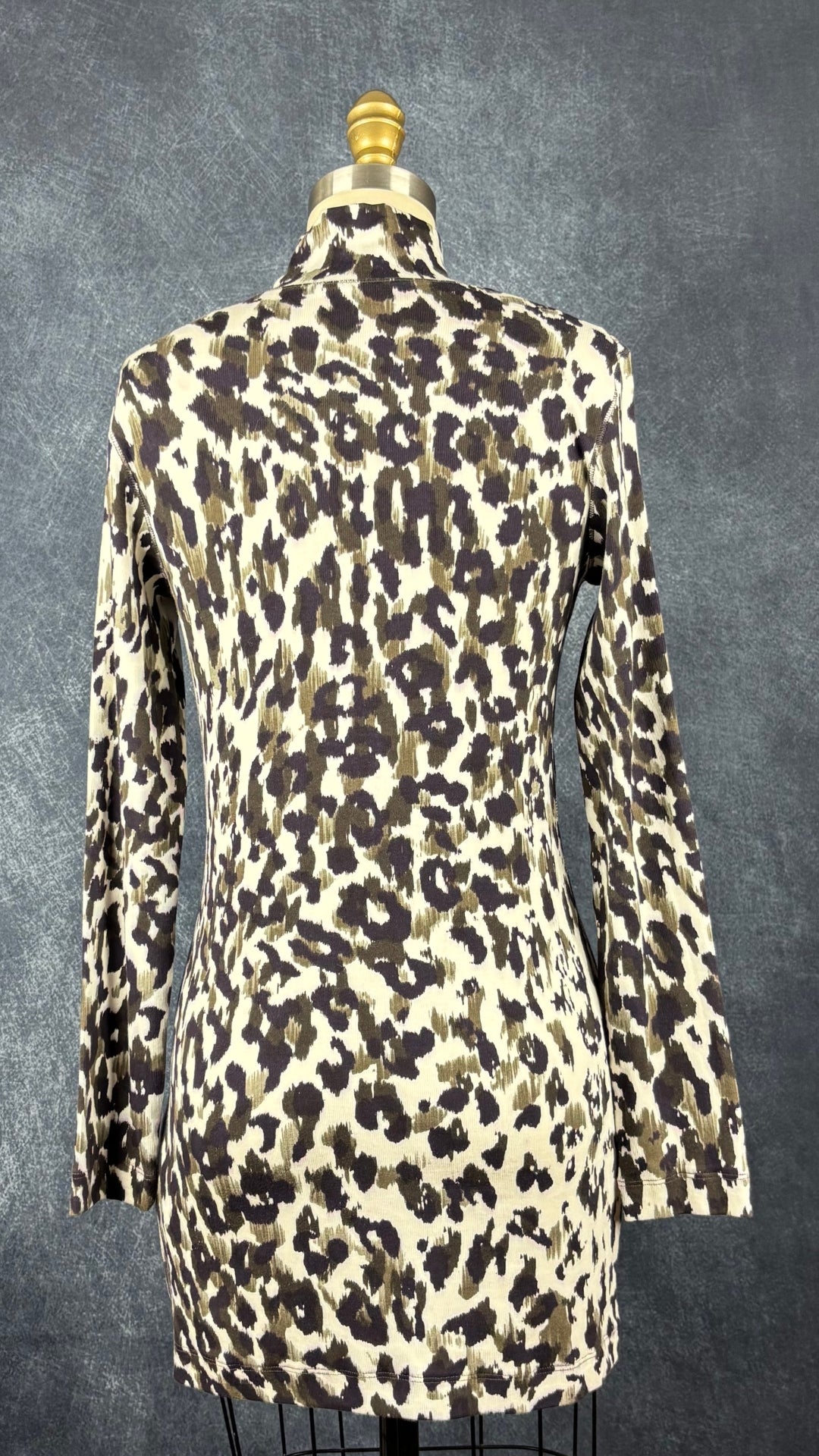 Robe tunique ajustée à motifs abstraits et petit col montant Marc Cain, taille N4 (estimée à xs/s). Vue de dos.