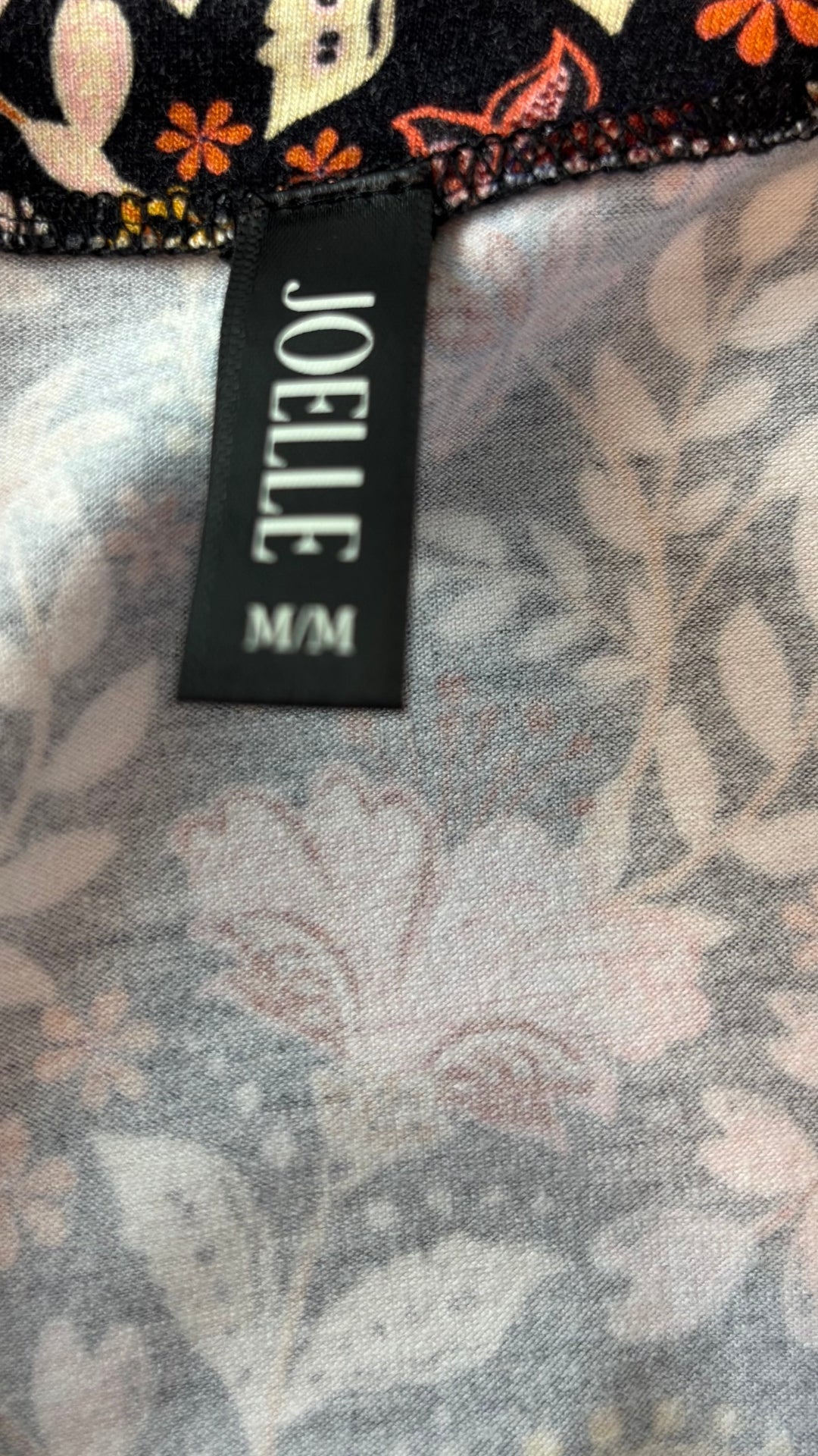 Robe décontractée à motifs floraux Joelle, taille medium. Vue de l'étiquette.