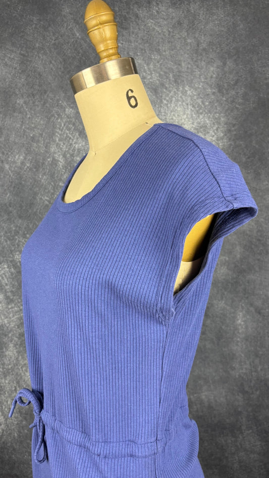 Robe bleue confortable Chlorophylle, taille small, modèle Stella. Vue de l'encolure.