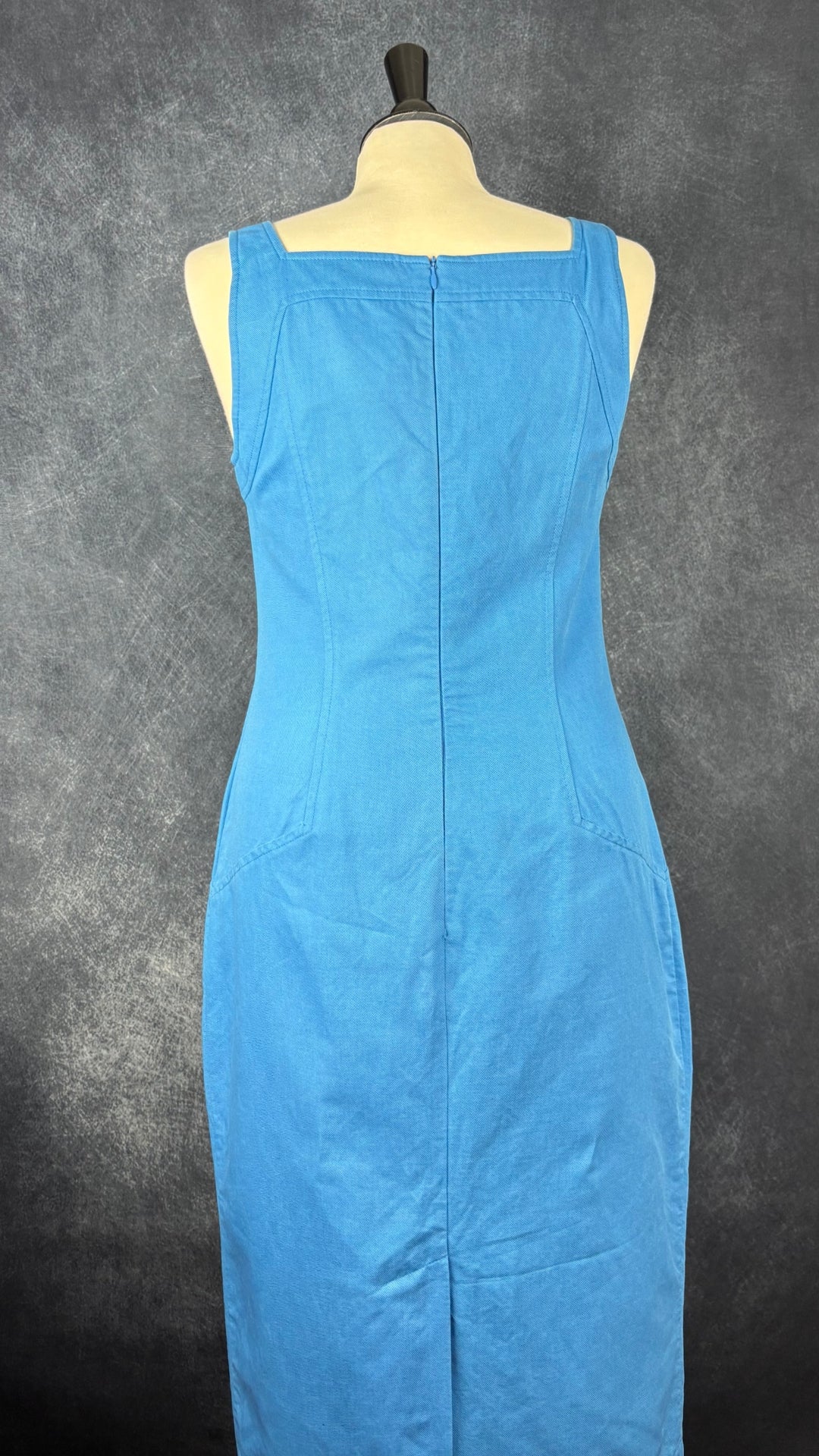 Robe bleue boutonnée style corset Cue, taille 10. Vue de dos.