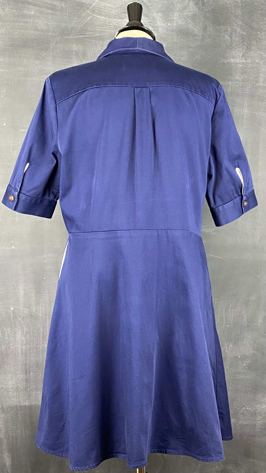 Robe chemisier à jupe ample et poches, imparfaite, marque Atelier b, taille xl (fait plus large). Vue de dos.