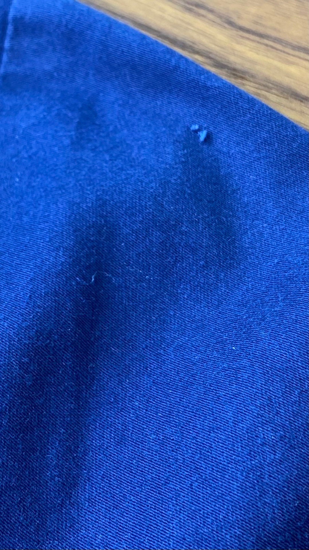 Robe chemisier à jupe ample et poches, imparfaite, marque Atelier b, taille xl (fait plus large). Vue du mini accroc à l'arrière de la manche.