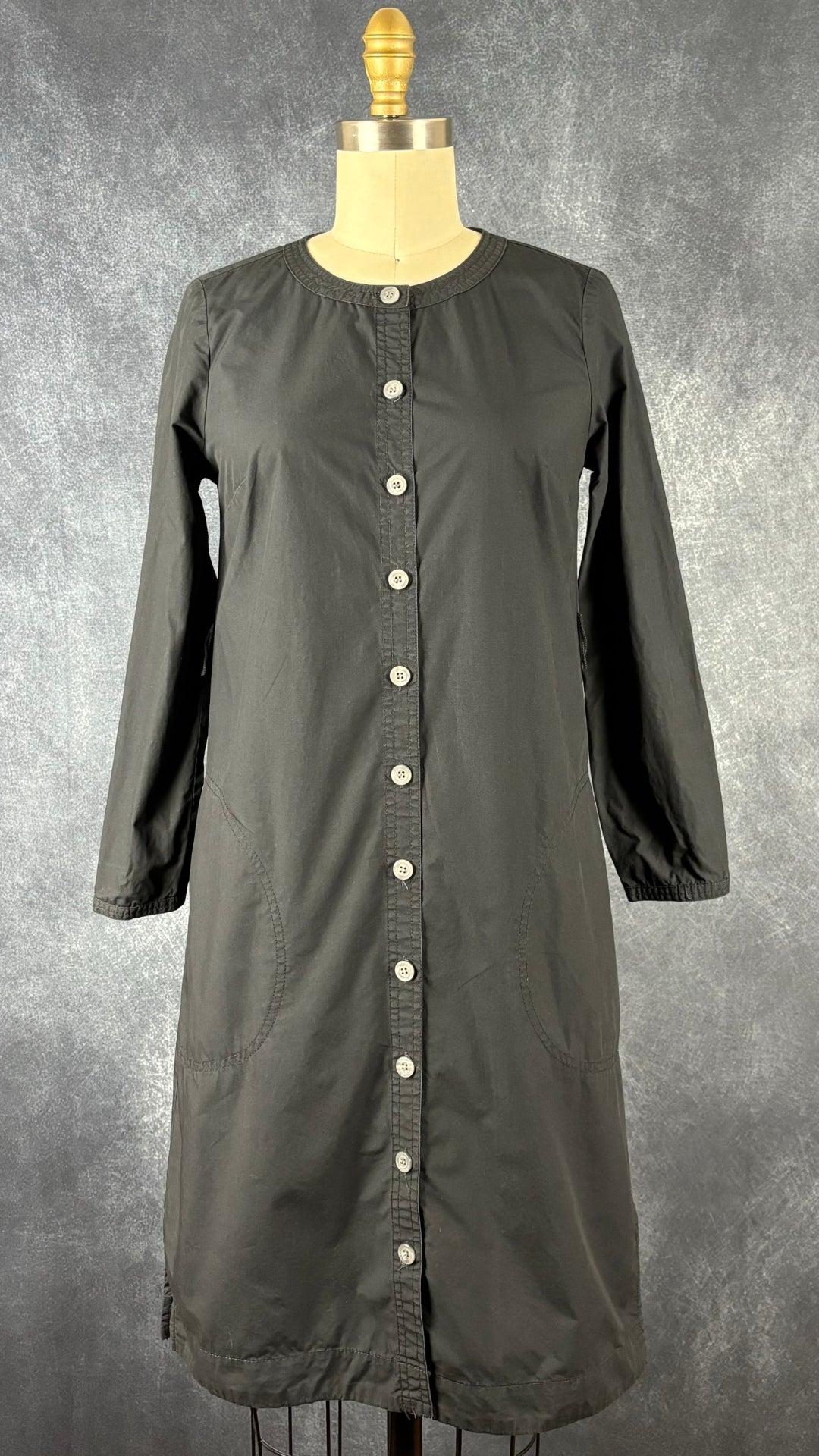 Robe boutonnée noire encolure ronde J.Crew, taille xxs (xs). Vue de face.