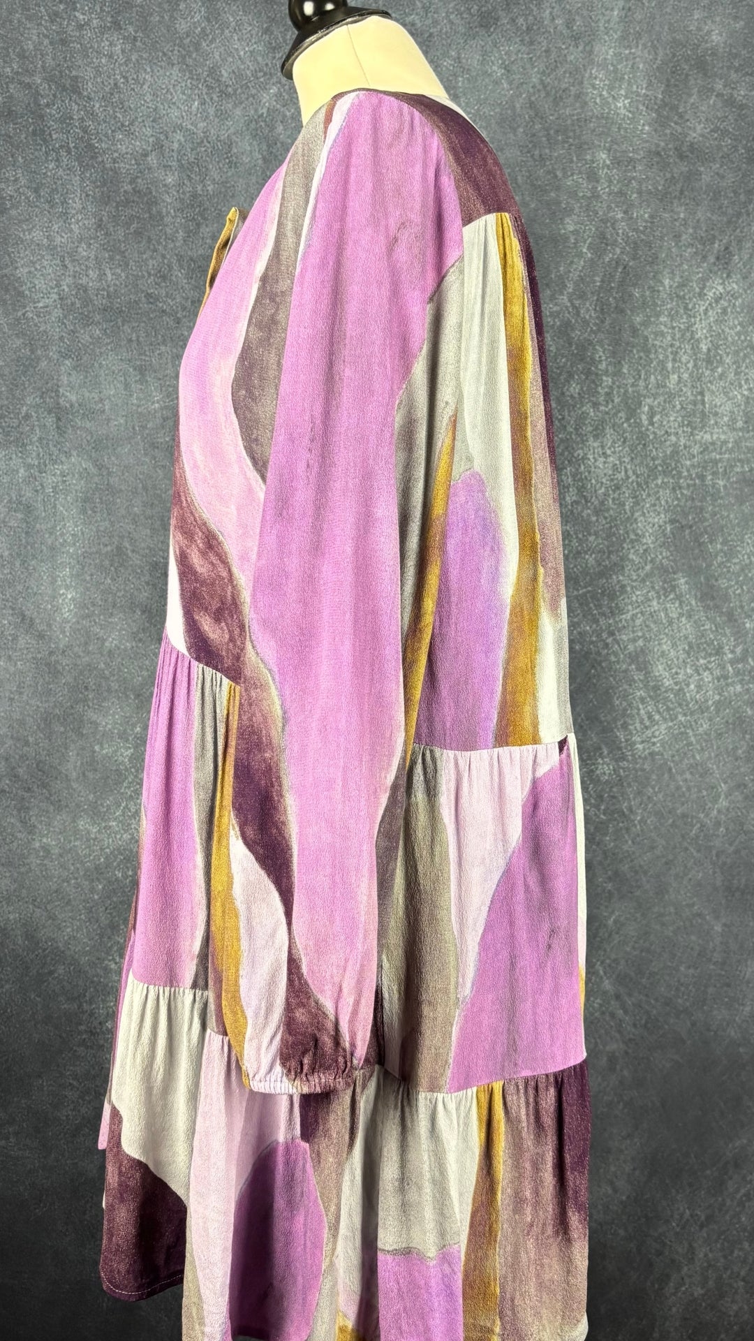 Robe chemisier paysanne motifs abstraits Wilfred, taille medium. Vue de côté.