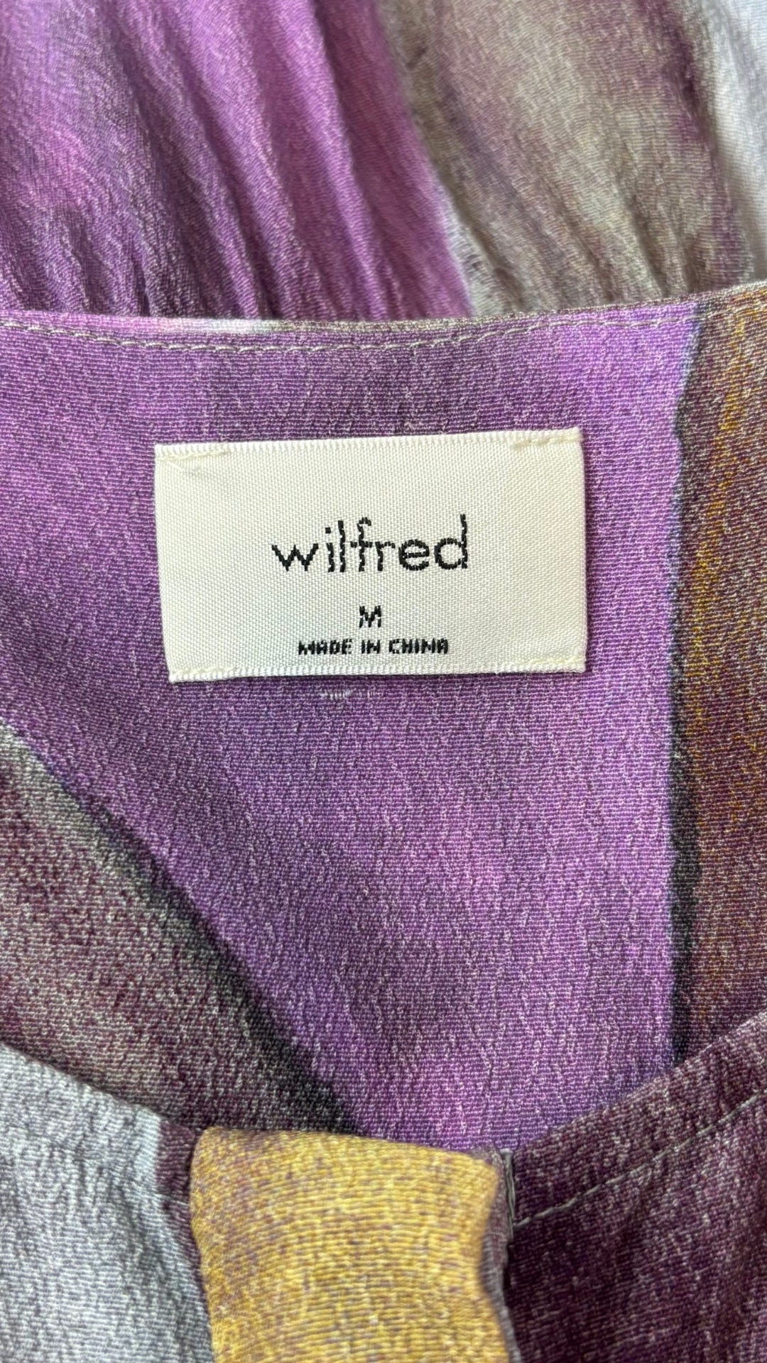 Robe chemisier paysanne motifs abstraits Wilfred, taille medium. Vue de l'étiquette.