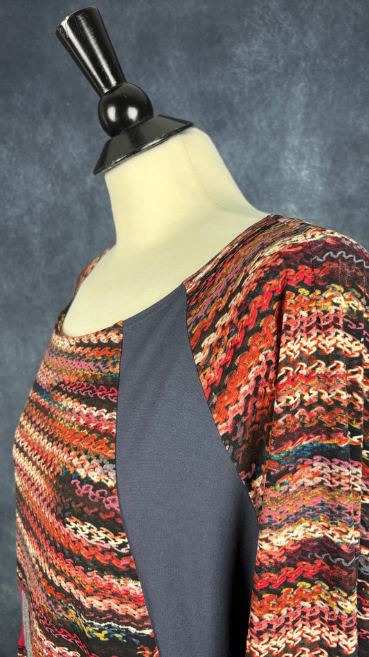 Robe colorée à motifs et texture extensible Myco Anna, taille xxl (l/xl). Vue de l'encolure.