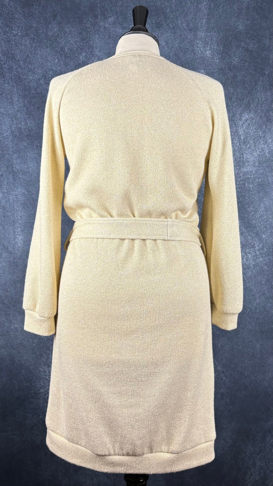 Robe crème scintillant doré Imperial, taille estimée à small/medium. Vue de dos.