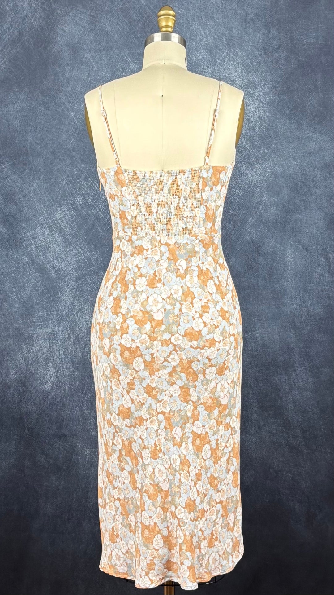 Robe à doux motif floral à fines bretelles ajustables Wilfred, taille 4. Vue de dos.